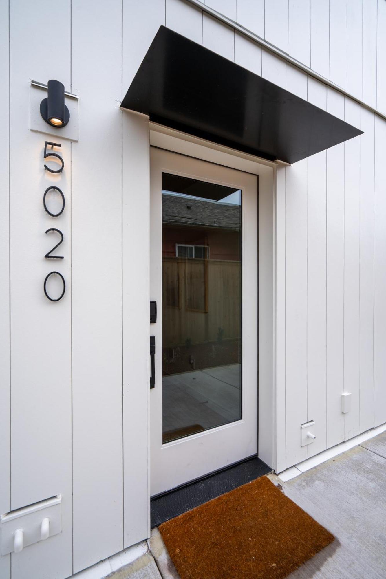 Alberta Arts District Hideaway- Stylish Holiday home